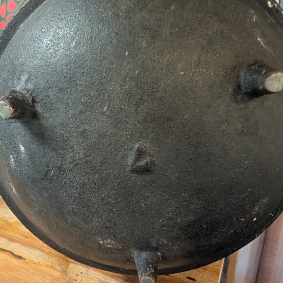 Antique Cast Iron cauldron gypsy kettle cowboy pot - Picture 3 of 5